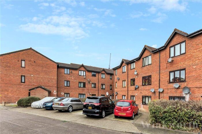 2 Bedroom Apartment For Sale In Henderson Court, Myers Lane, London, SE14