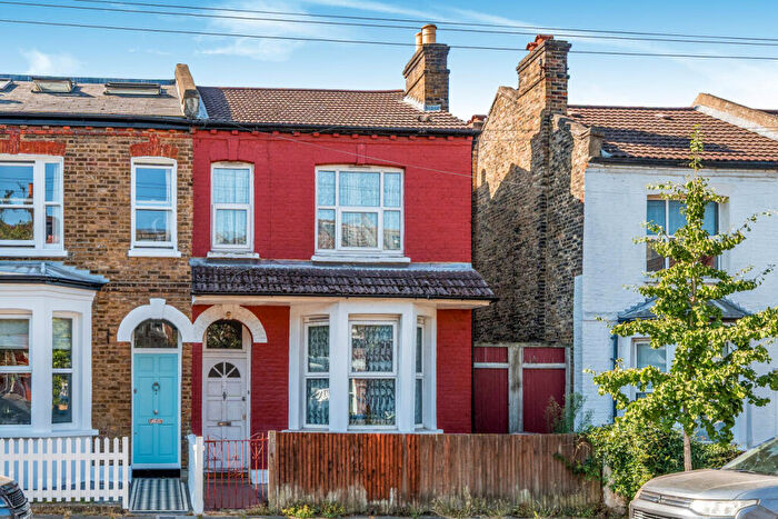 3 Bedroom Semi Detached House For Sale In Pellatt Road, East Dulwich, London, SE22