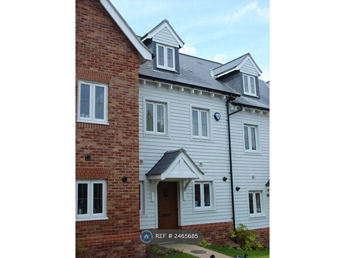 3 Bedroom End Of Terrace House To Rent In Briar Wood Close, Bromley, BR2