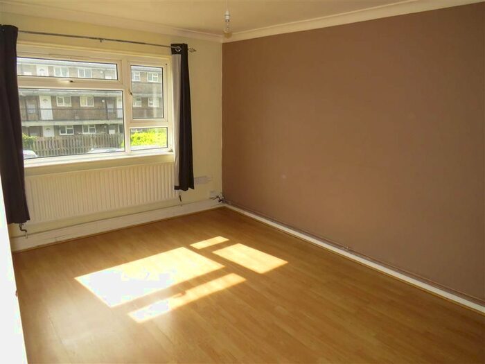 1 Bedroom Flat To Rent In Waveney, Hemel Hempstead HP2