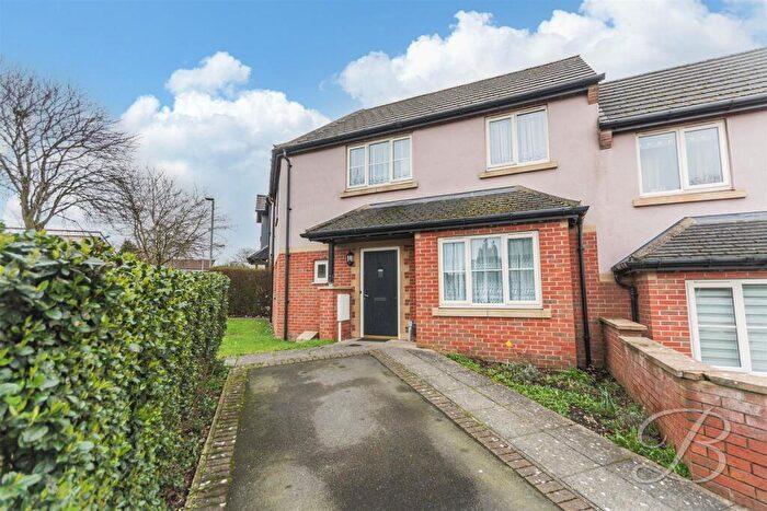 3 Bedroom Semi Detached House For Sale In Ruddington Place, Mansfield, NG18