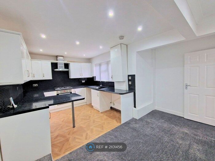 2 Bedroom Flat To Rent In Pottery Road, Oldbury, B68