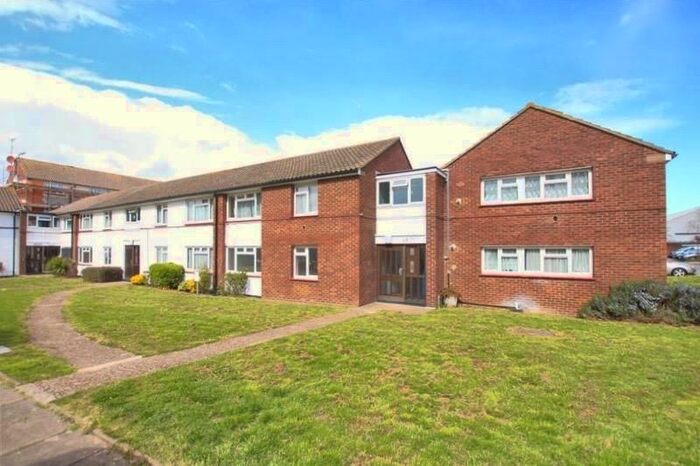 1 Bedroom Flat To Rent In Harlech Gardens, Heston, TW5