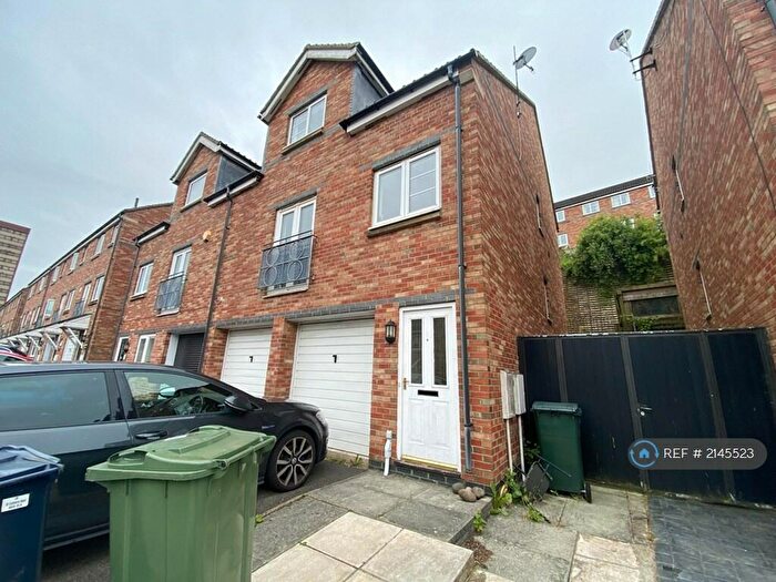 4 Bedroom Terraced House To Rent In St. Cuthberts Road, Gateshead, NE8