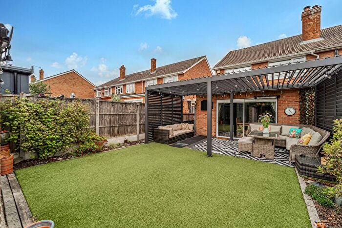 4 Bedroom Semi-Detached House For Sale In Dudley Road, Ashford, TW15