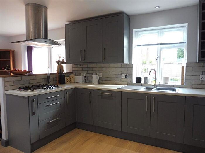3 Bedroom Semi-Detached House To Rent In Longfellow Avenue, Warwick, CV34
