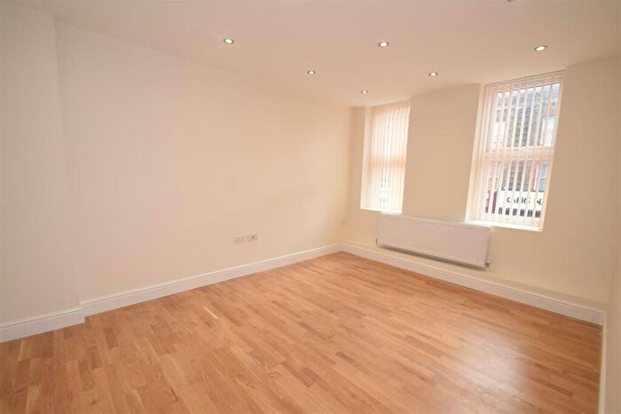 2 Bedroom Flat To Rent In High Street New Malden Surrey, KT3