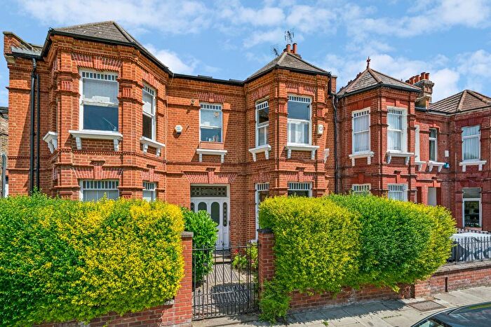 3 Bedroom Flat For Sale In Lime Grove, Shepherd's Bush, London, W12