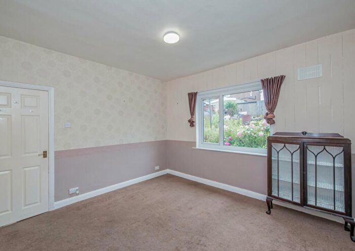 2 Bedroom Bungalow For Sale In Hunsworth Lane, Cleckheaton, West Yorkshire, BD19