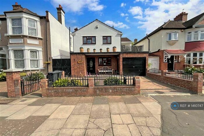 3 Bedroom Detached House To Rent In Dover Road, London, E12