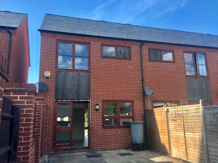 2 Bedroom House To Rent In Limes Park Basingstoke, RG24