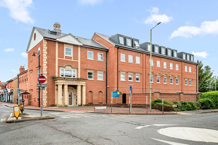 2 Bedroom Flat For Sale In Guildford Street, Chertsey, Surrey, KT16