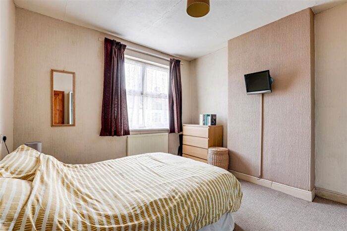 2 Bedroom End Of Terrace House For Sale In Wentworth Road, Sherwood, Nottinghamshire, NG5