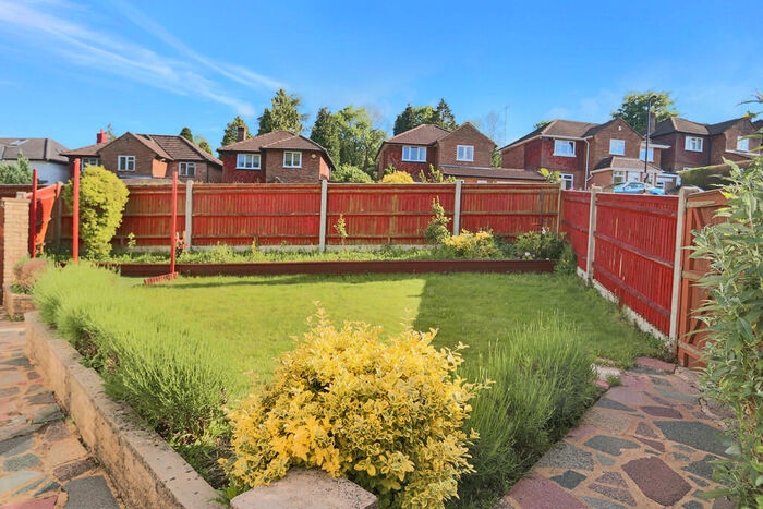 2 Bedroom Semi-Detached House For Sale In Waddington Avenue, Coulsdon, CR5