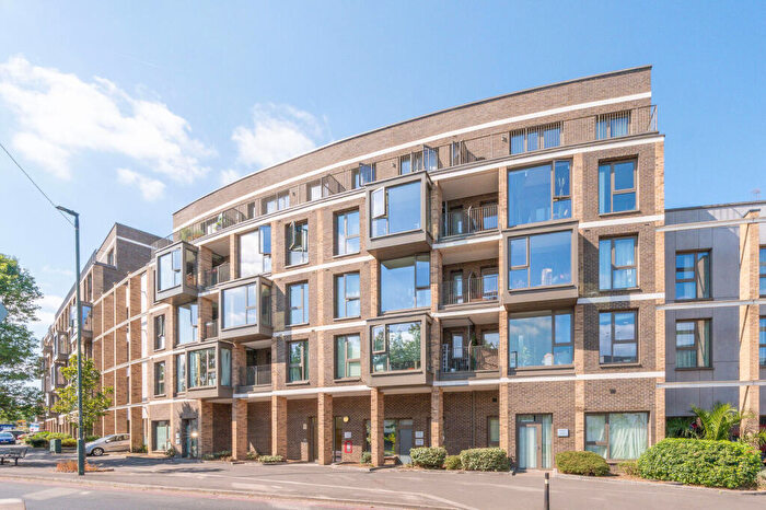 3 Bedroom Flat To Rent In Ikon House, Croydon, Croydon, CR0
