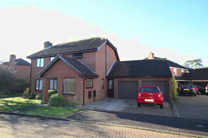 4 Bedroom Detached House To Rent In Pershore Close, Locks Heath, Southampton, SO31
