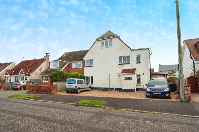 5 Bedroom Detached House For Sale In Manor Way, Hayling Island, Hampshire, PO11