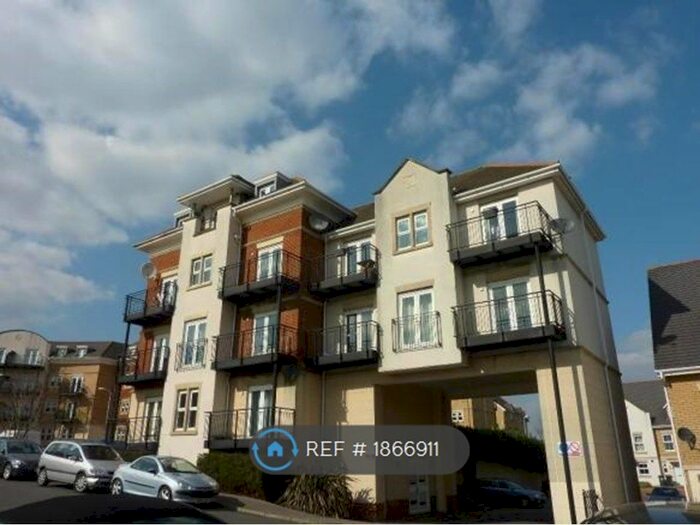 2 Bedroom Flat To Rent In Critchley Avenue, Dartford, DA1