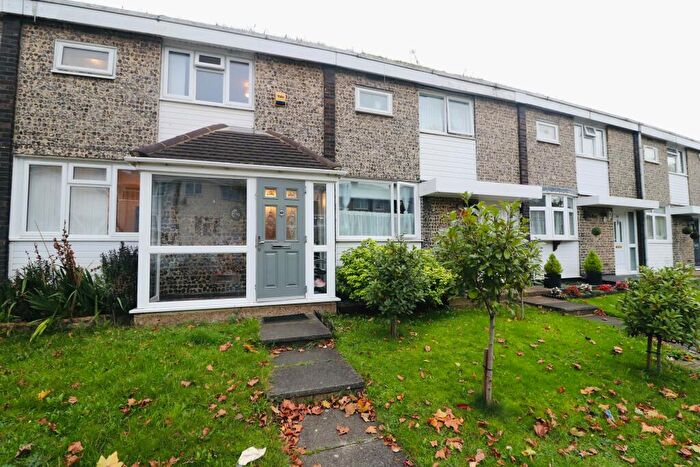 2 Bedroom House To Rent In The Gore, Basildon, SS14