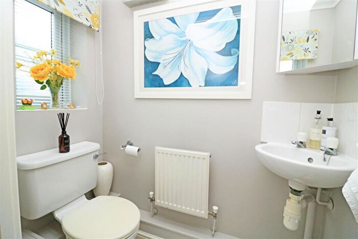 3 Bedroom Semi-Detached House For Sale In Yonge Close, Boreham, Chelmsford, CM3