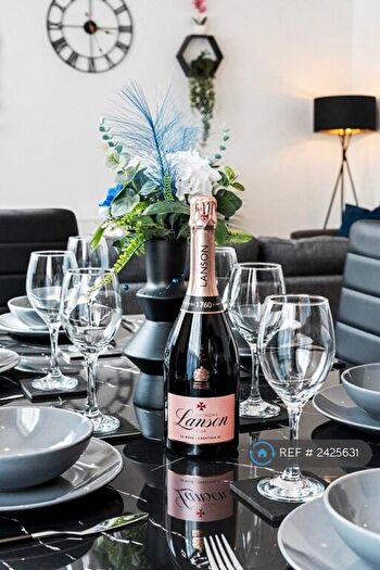 2 Bedroom Flat To Rent In Clarence Yard, Brighton, BN1