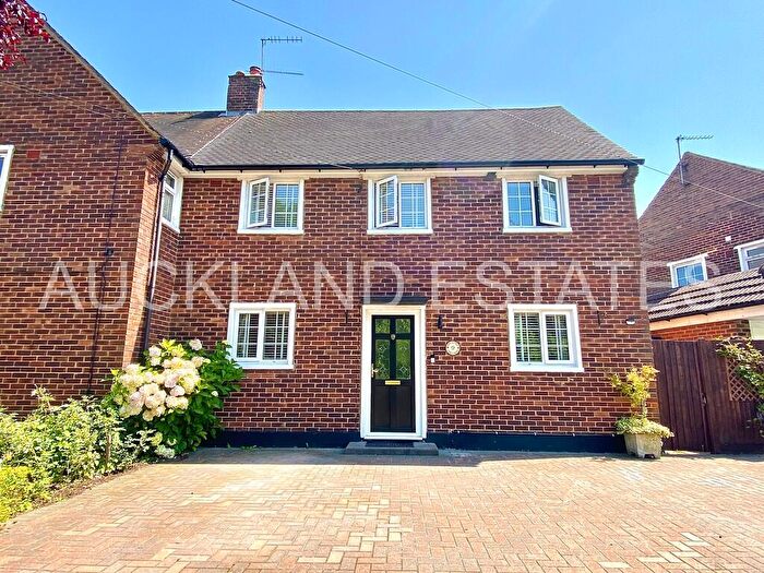 3 Bedroom Semi-Detached House For Sale In Frowyke Crescent, South Mimms Village, EN6