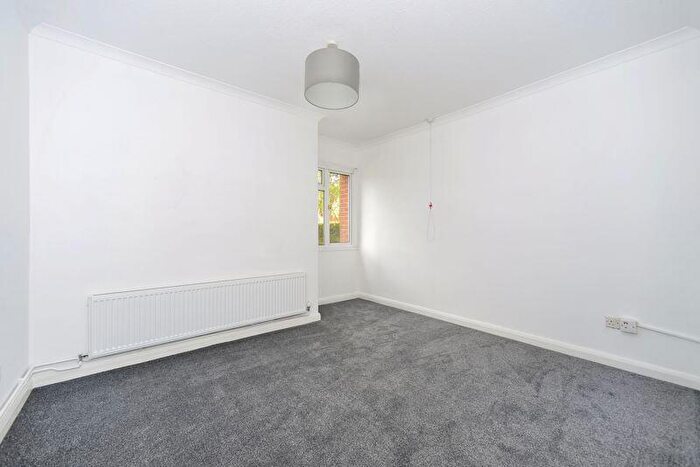 1 Bedroom Flat For Sale In Hesketh Close, Cranleigh, GU6