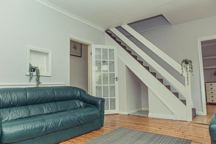 5 Bedroom End Of Terrace House To Rent In Hereford Close, Guildford, GU2