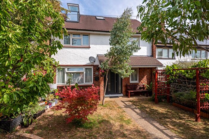 5 Bedroom Terraced House For Sale In Livingstone Road, Gravesend, DA12