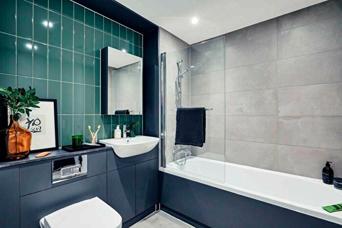 2 Bedroom Apartment To Rent In Clyde Place, Glasgow, G5