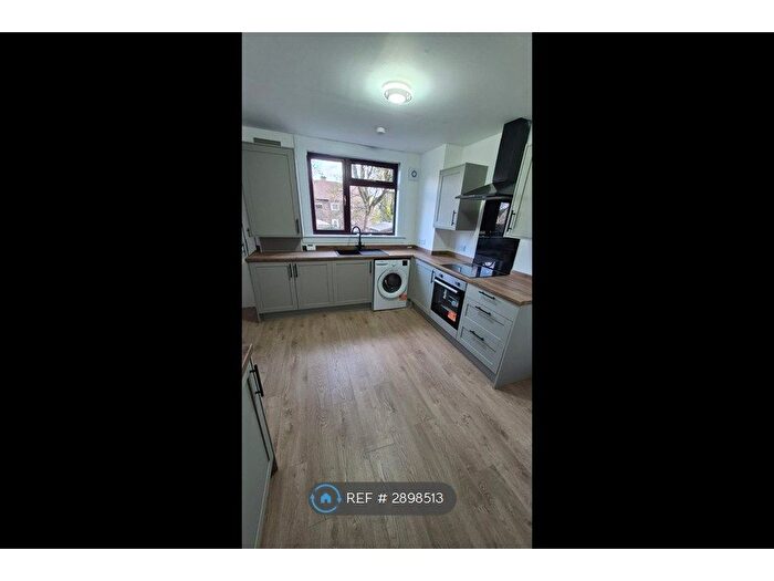 3 Bedroom Flat To Rent In Helmsdale Avenue, Dundee, DD3