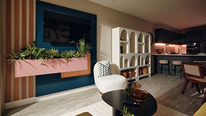 2 Bedroom Flat For Sale In Capital Interchange Way, Brentford, TW8