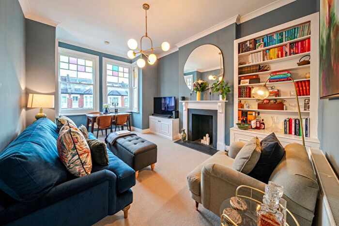 2 Bedroom Flat For Sale In Laitwood Road, Balham, London, SW12