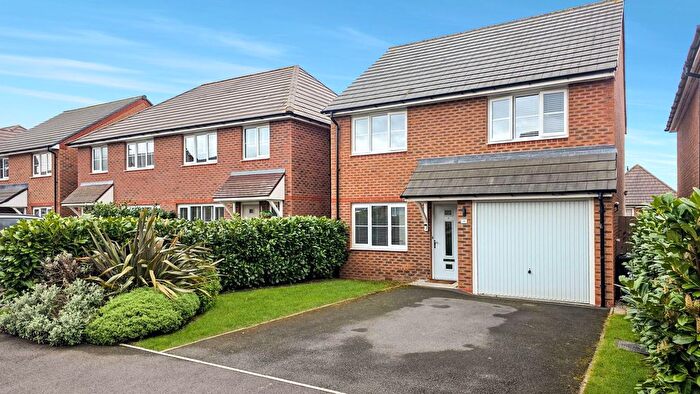 3 Bedroom Detached House For Sale In Garrett Meadow, Tyldesley, M29