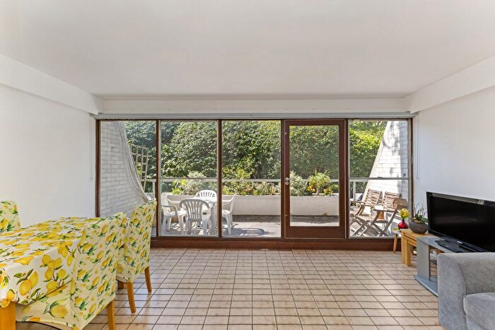 2 Bedroom Flat For Sale In Kendal Steps, St. Georges Fields, London, W2