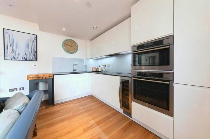 1 Bedroom Flat To Rent In Wandsworth Road, London, Lambeth, London, SW8