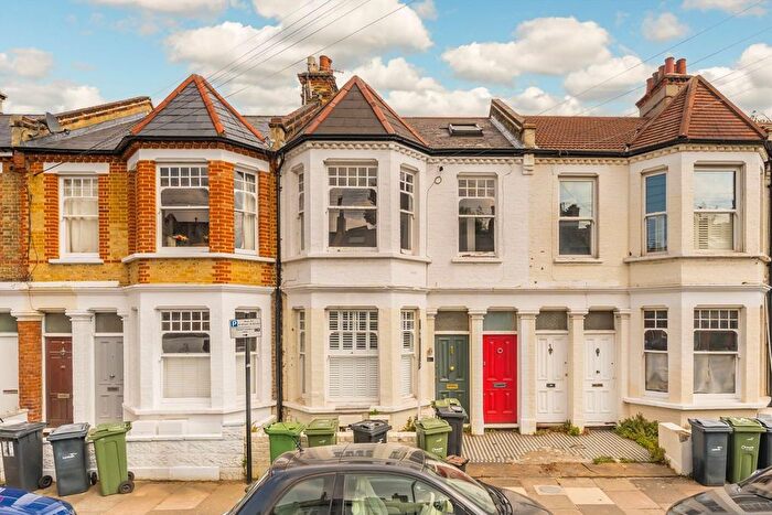 2 Bedroom Maisonette For Sale In Littlebury Road, Clapham, SW4