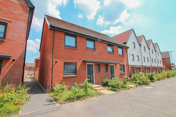 3 Bedroom Semi-Detached House To Rent In Whiteley Way, Curbridge, SO30