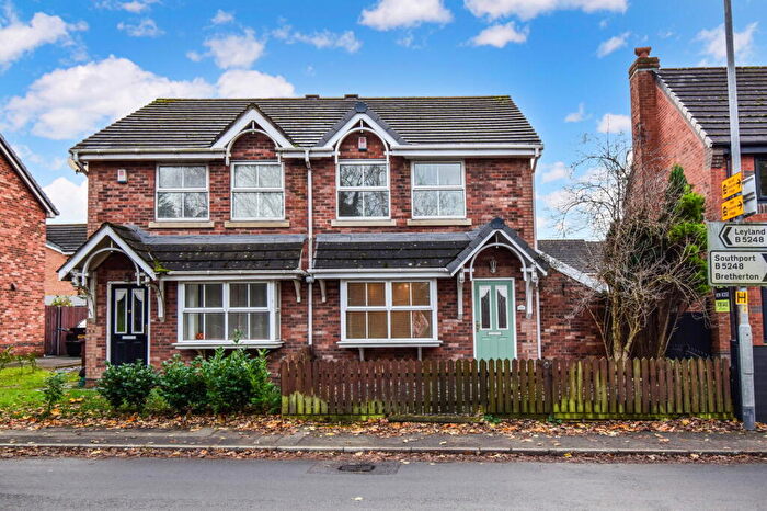 3 Bedroom Semi-Detached House For Sale In Dunkirk Lane, Leyland, PR26