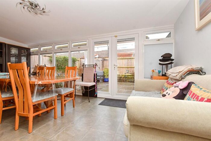 2 Bedroom End Of Terrace House For Sale In Lindbergh Road, Wallington, Surrey, SM6