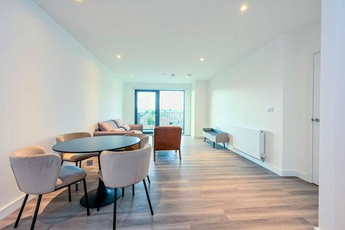 2 Bedroom Flat To Rent In The Mint, Guildford, GU1