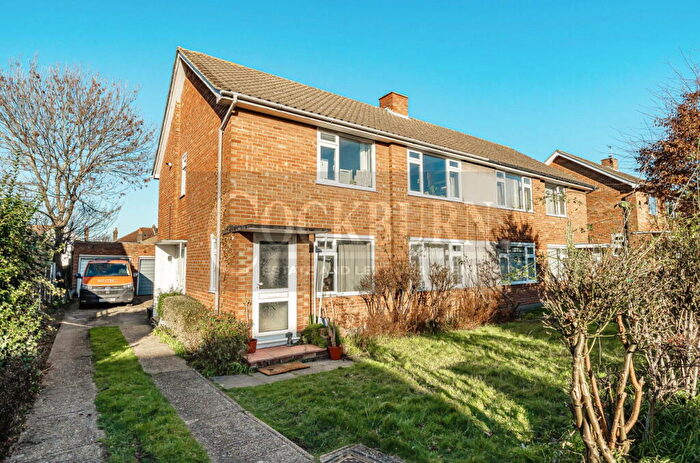 2 Bedroom Maisonette For Sale In Model Farm Close, Mottingham, SE9