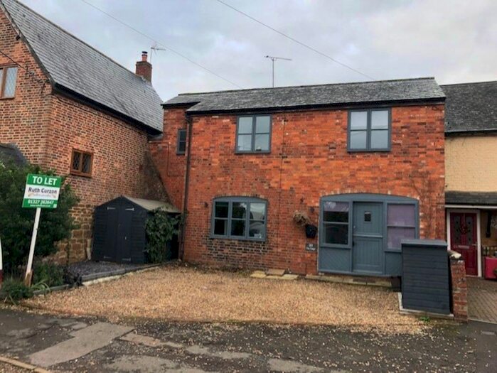2 Bedroom Cottage To Rent In High Street, Daventry, NN11