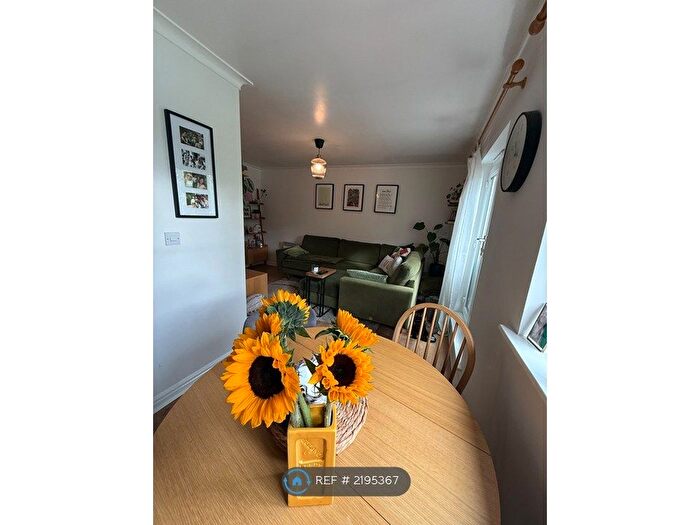 2 Bedroom Flat To Rent In Burley, Leeds, LS4