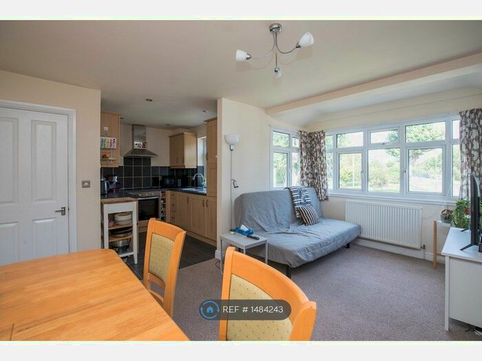 1 Bedroom Flat To Rent In Rosewood, Woking, GU22