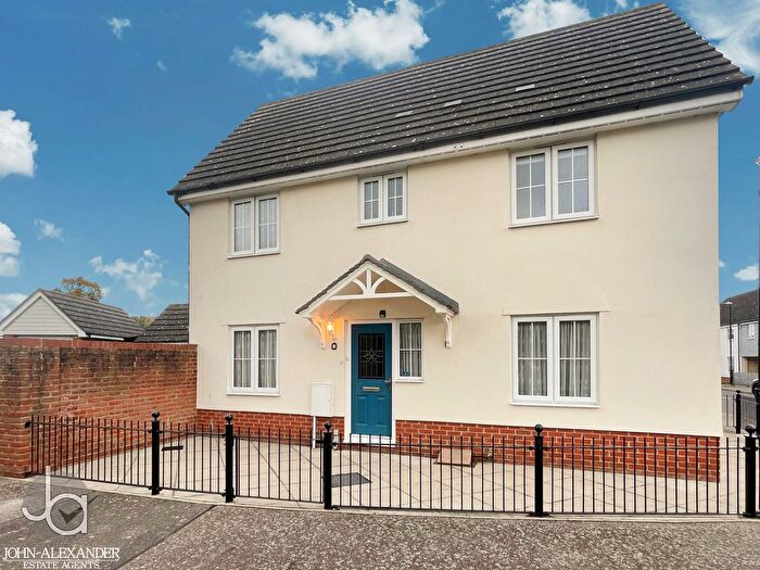 3 Bedroom Link Detached House For Sale In Ketley Close, Tiptree, CO5