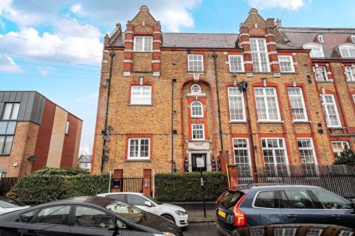 3 Bedroom Flat For Sale In Gatton Road, London, SW17