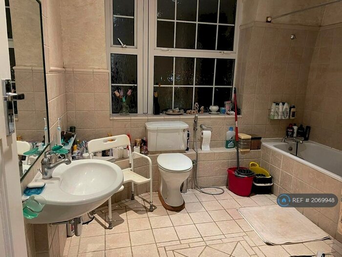 5 Bedroom Flat To Rent In Clarendon Court, London, NW2
