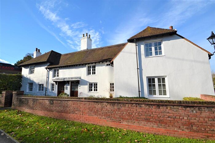 2 Bedroom Flat To Rent In London Road, Pulborough, West Sussex, RH20