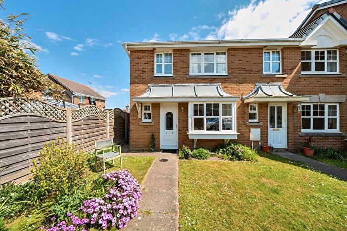 3 Bedroom End Of Terrace House For Sale In Thompson Road, Middleton-On-Sea, PO22
